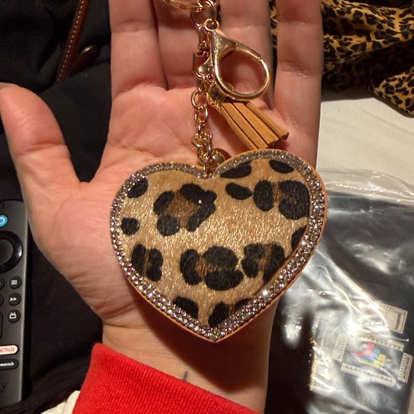 Leopard Print Heart Keychain with Gold Accents clip on - Picture 3 of 4